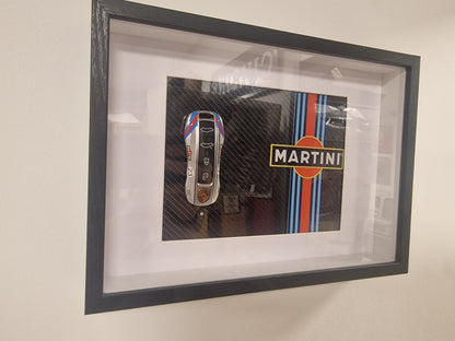 Cadre A4 – Clé Porsche Supercar Design Martini – Édition Limitée (10 exemplaires)