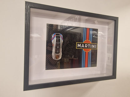Cadre A4 – Clé Porsche Supercar Design Martini – Édition Limitée (10 exemplaires)