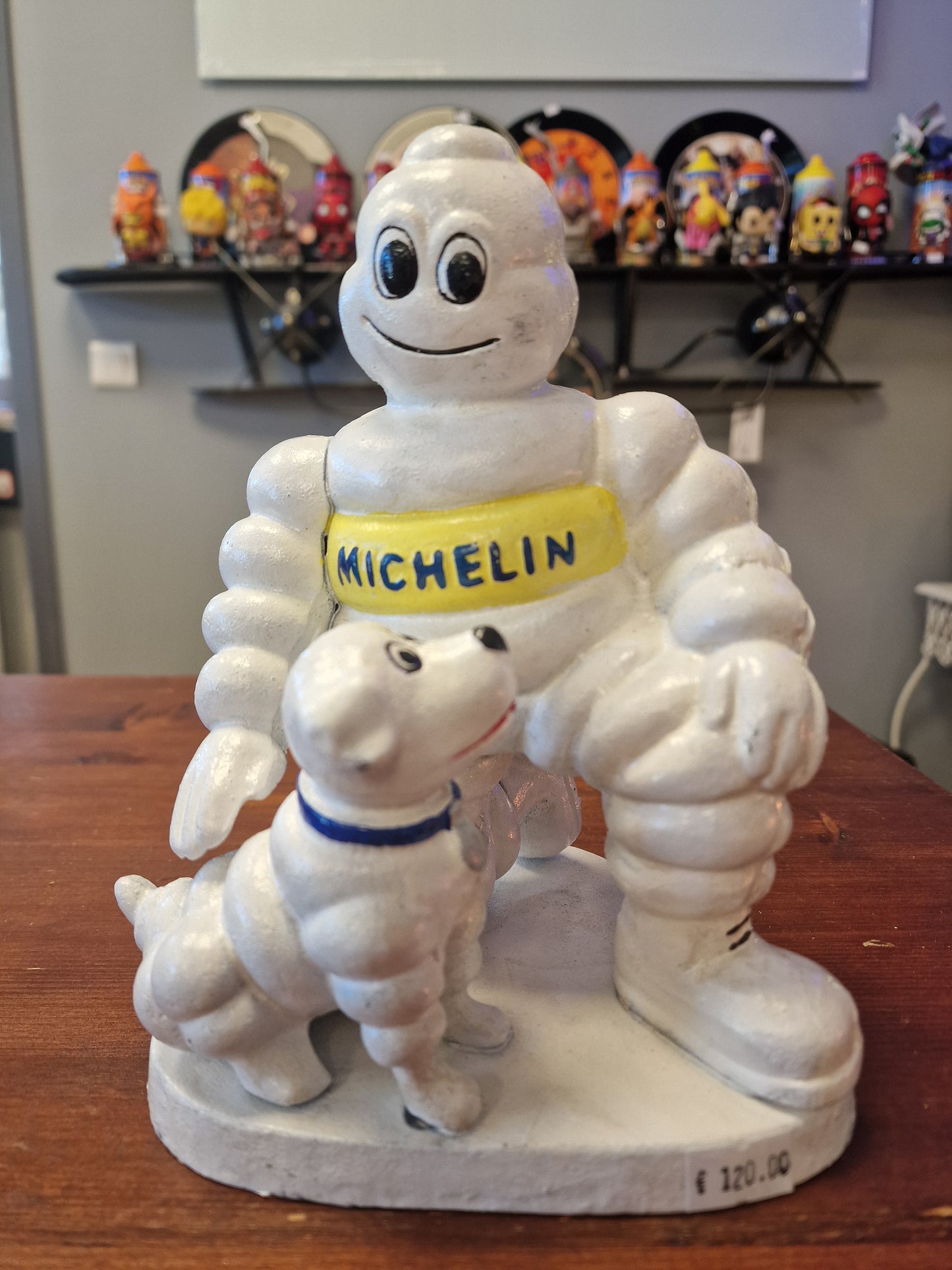Statuette Michelin Bibendum en fonte avec chien – Sculpture publicitaire vintage en métal 20 cm