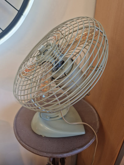 Lampe industrielle vintage en ancien ventilateur – Création unique avec 4 ampoules LED