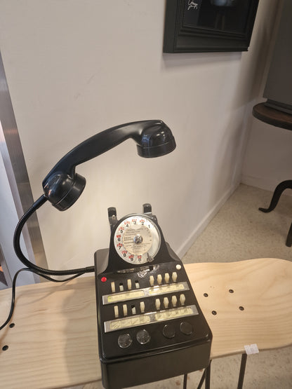 Lampe vintage upcyclée – téléphone  transformé en lampe design industrielle