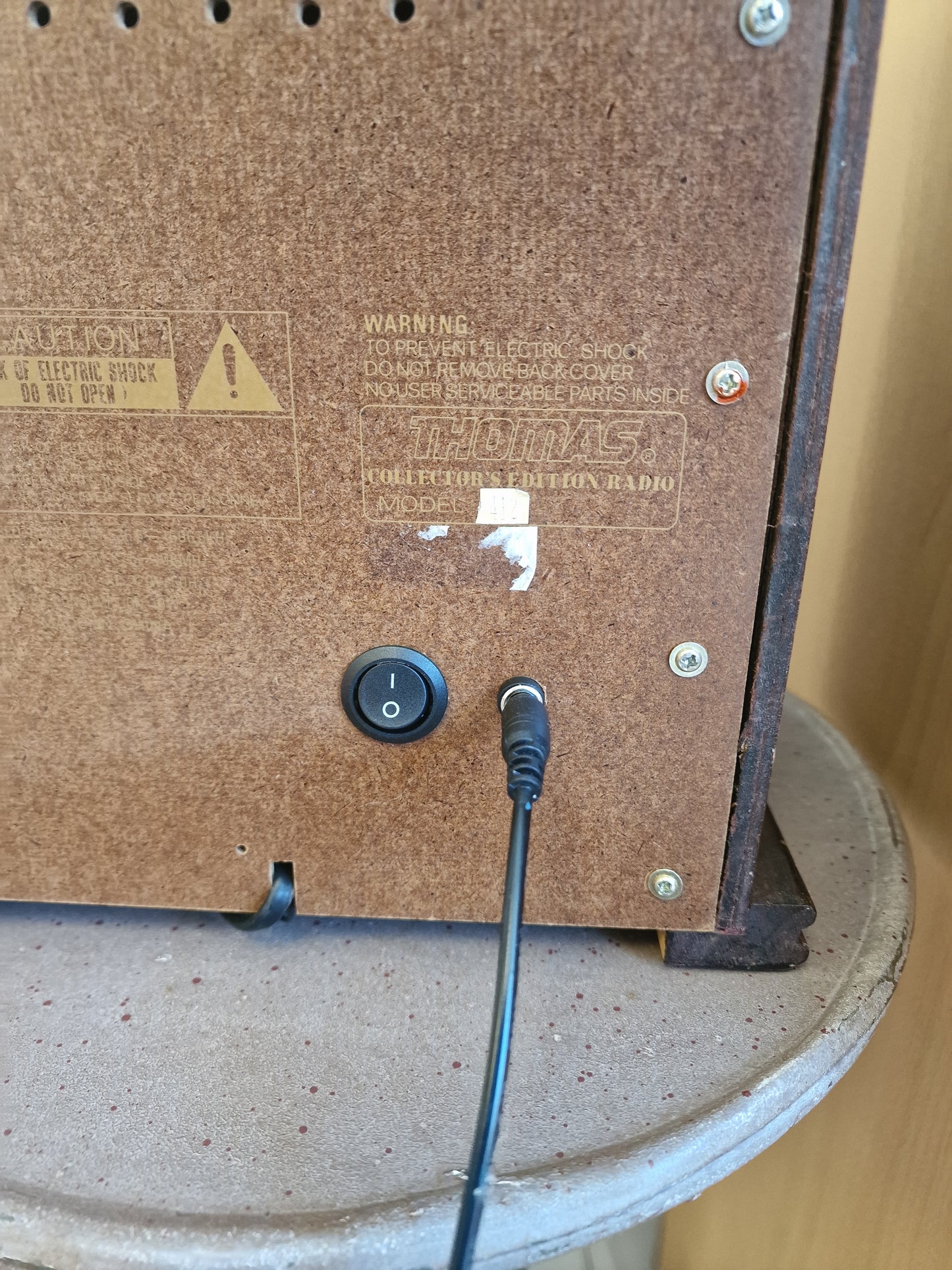 Radio vintage Bluetooth en bois – Enceinte rétro restaurée – Pièce unique artisanale