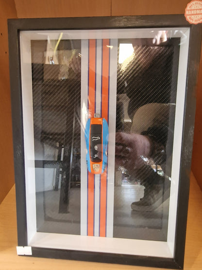 Cadre A4 – Clé Porsche Supercar Style Gulf – Édition Limitée avec Certificat