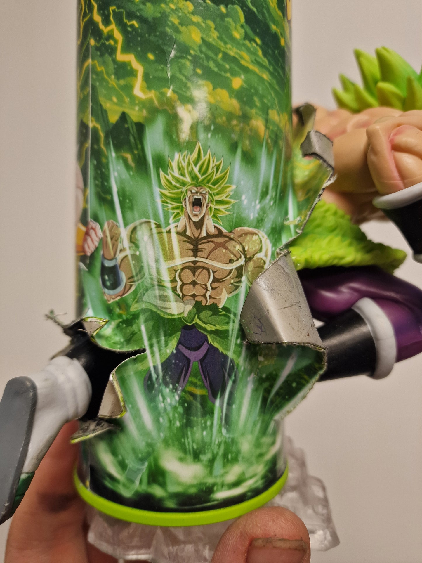 Bombe de peinture custom dragon ball z – Figurine broly pop culture artisanale