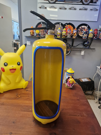 Extincteur Custom Pikachu – Objet de décoration Pokémon avec rangement secret pour bouteille