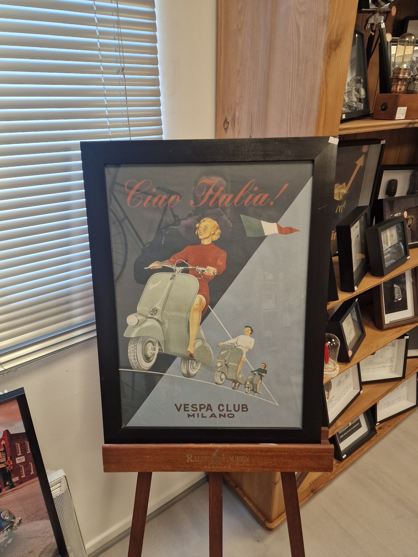 Cadre avec affiche ancienne "Vespa Club Milano – Ciao Italia