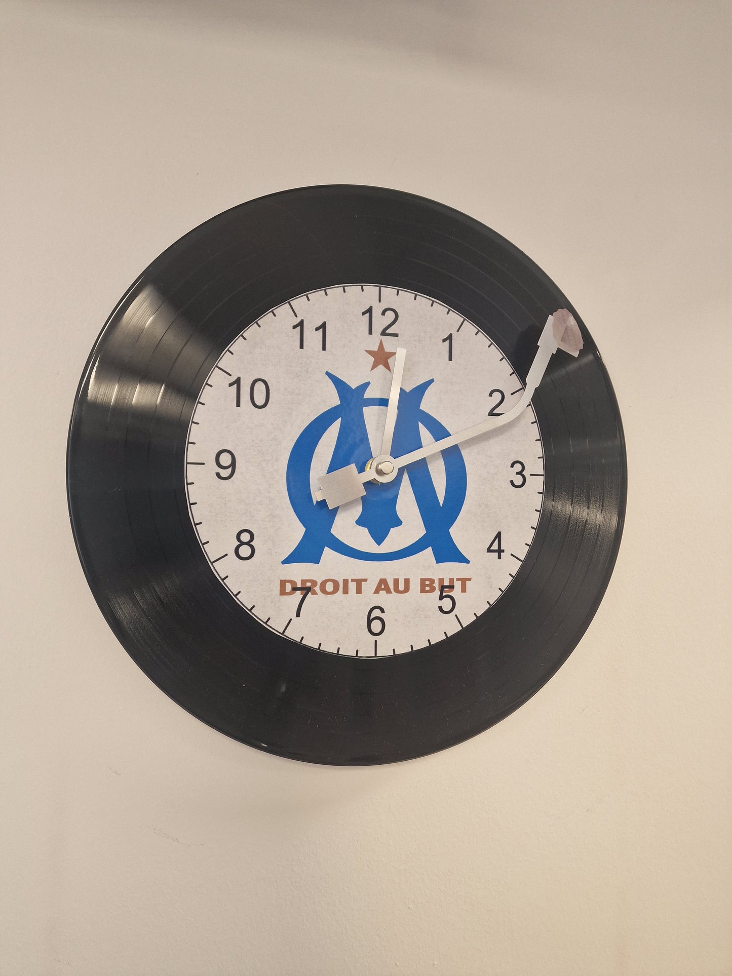 Horloge Vinyle l'olympique marseillais – Une Horloge Vintage Unique pour les Fans de l'om