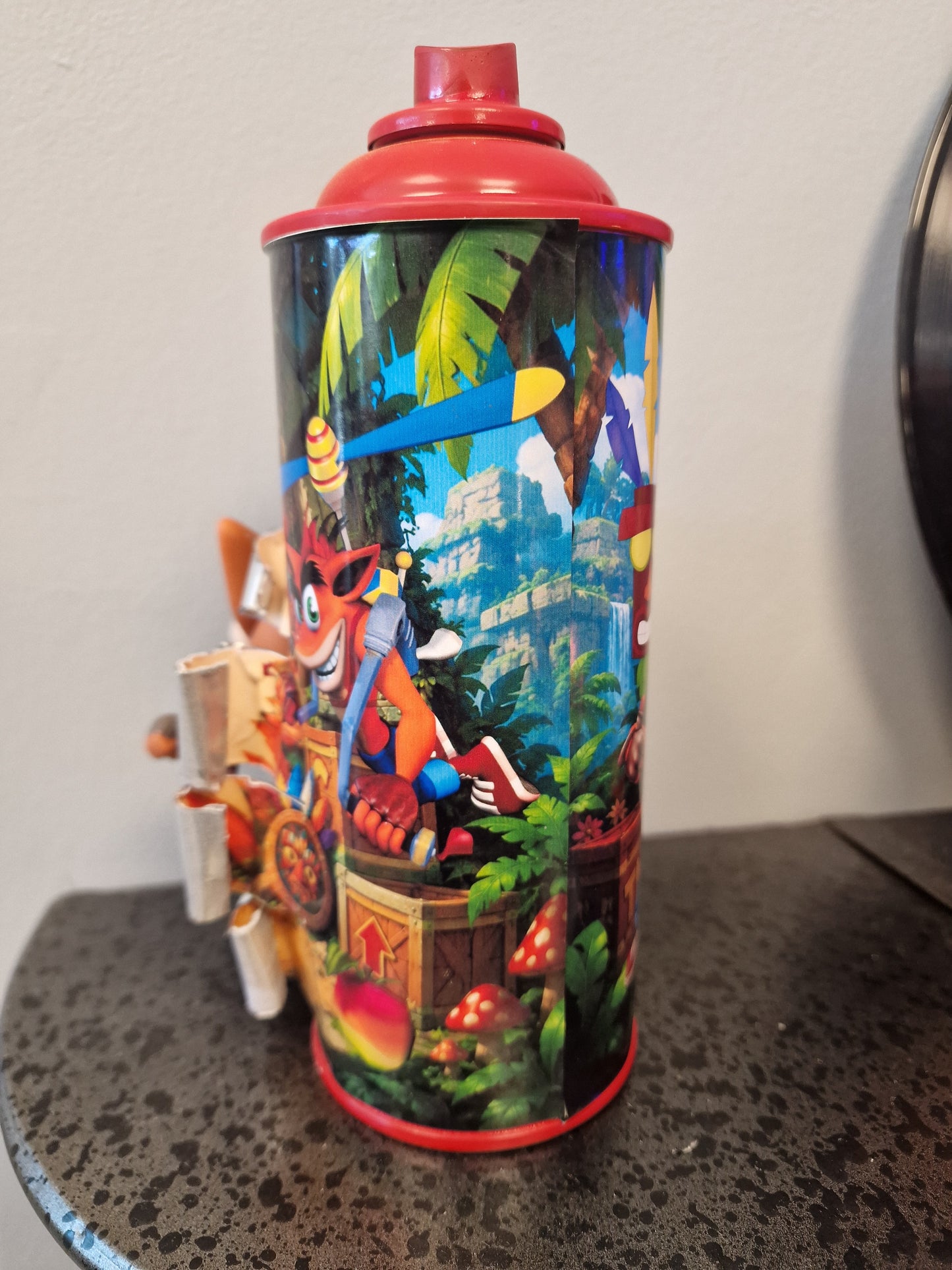 Bombe de peinture custom crash bandicoot