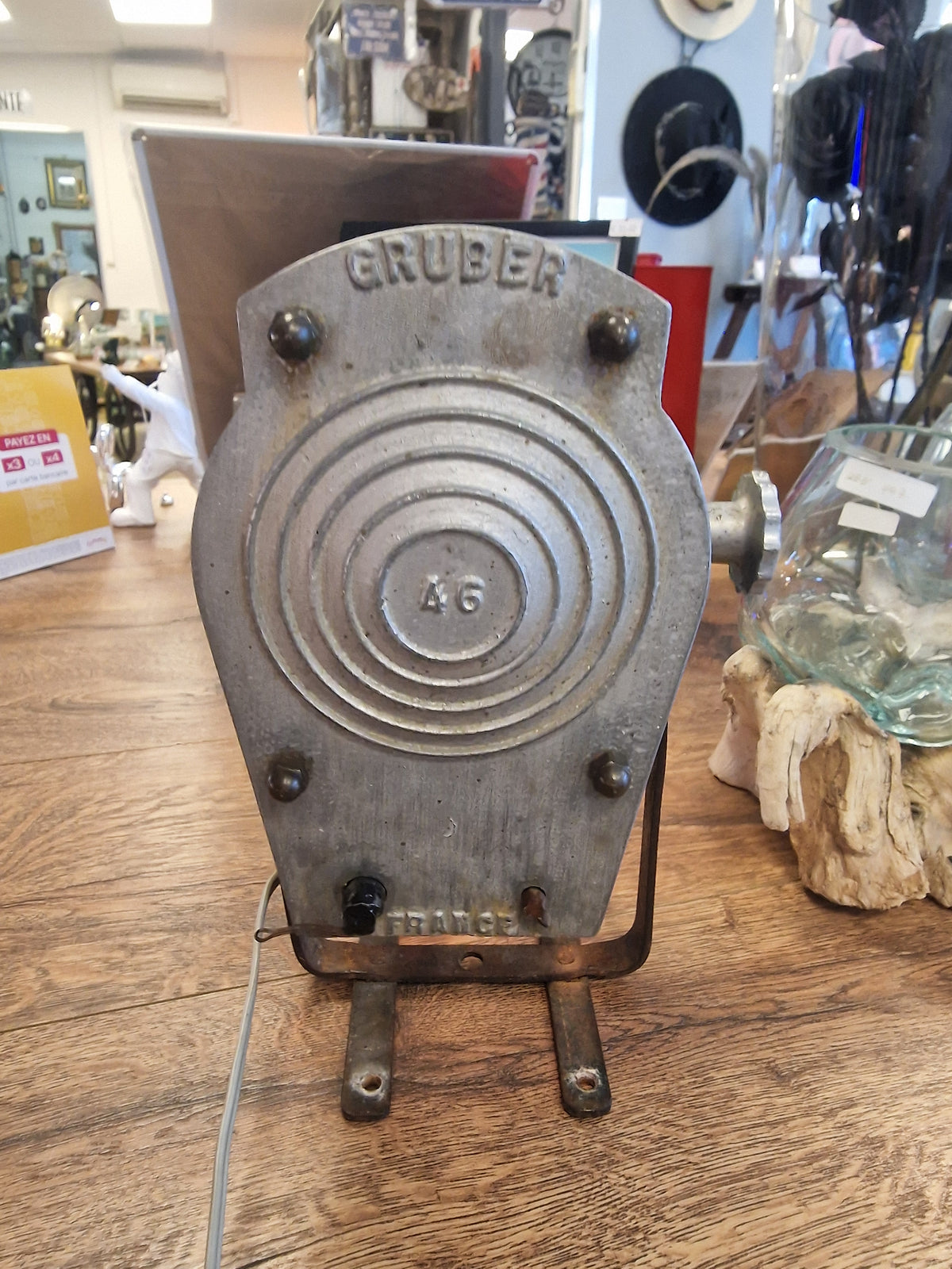 Ancien projecteur GRUBER transformé en lampe – Luminaire industriel vintage