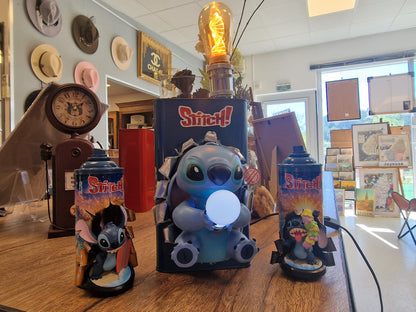 Lampe Stitch – Bidon métal customisé avec figurine lumineuse – Décoration Disney – Création artisanale