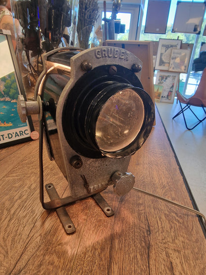 Ancien projecteur GRUBER transformé en lampe – Luminaire industriel vintage