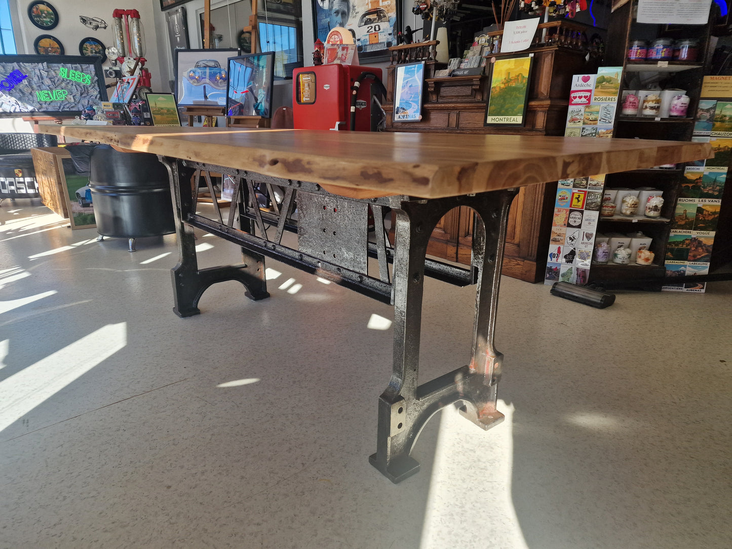 Table industrielle vintage 200 cm – Pieds de machine industrielle anciens & poutres rivetées