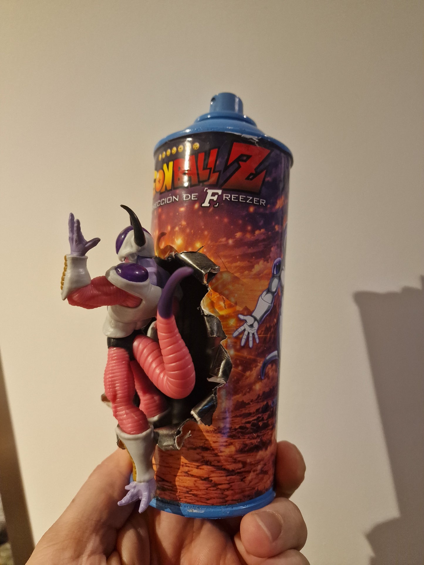 Bombe de peinture custom dragon ball z – Figurine freezer pop culture artisanale