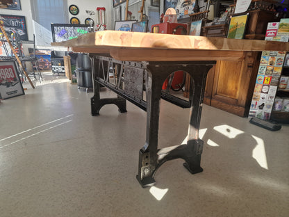 Table industrielle vintage 200 cm – Pieds de machine industrielle anciens & poutres rivetées