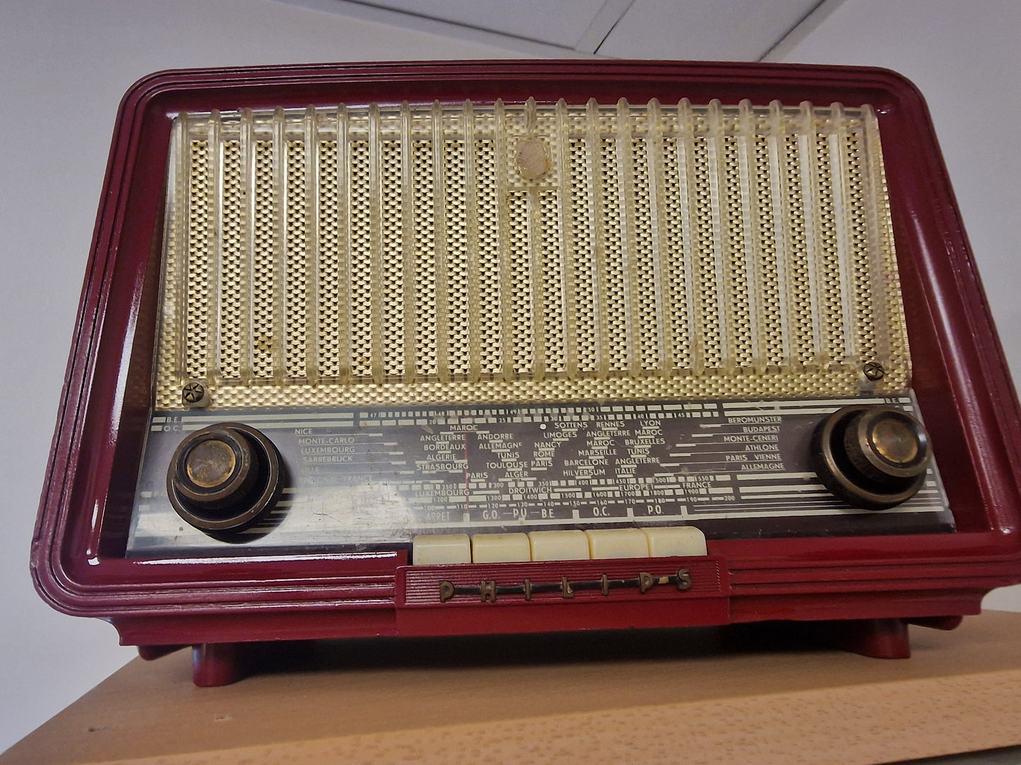 Enceinte Bluetooth Vintage Philips Rouge – Rénovée, Authentique ancienne radio
