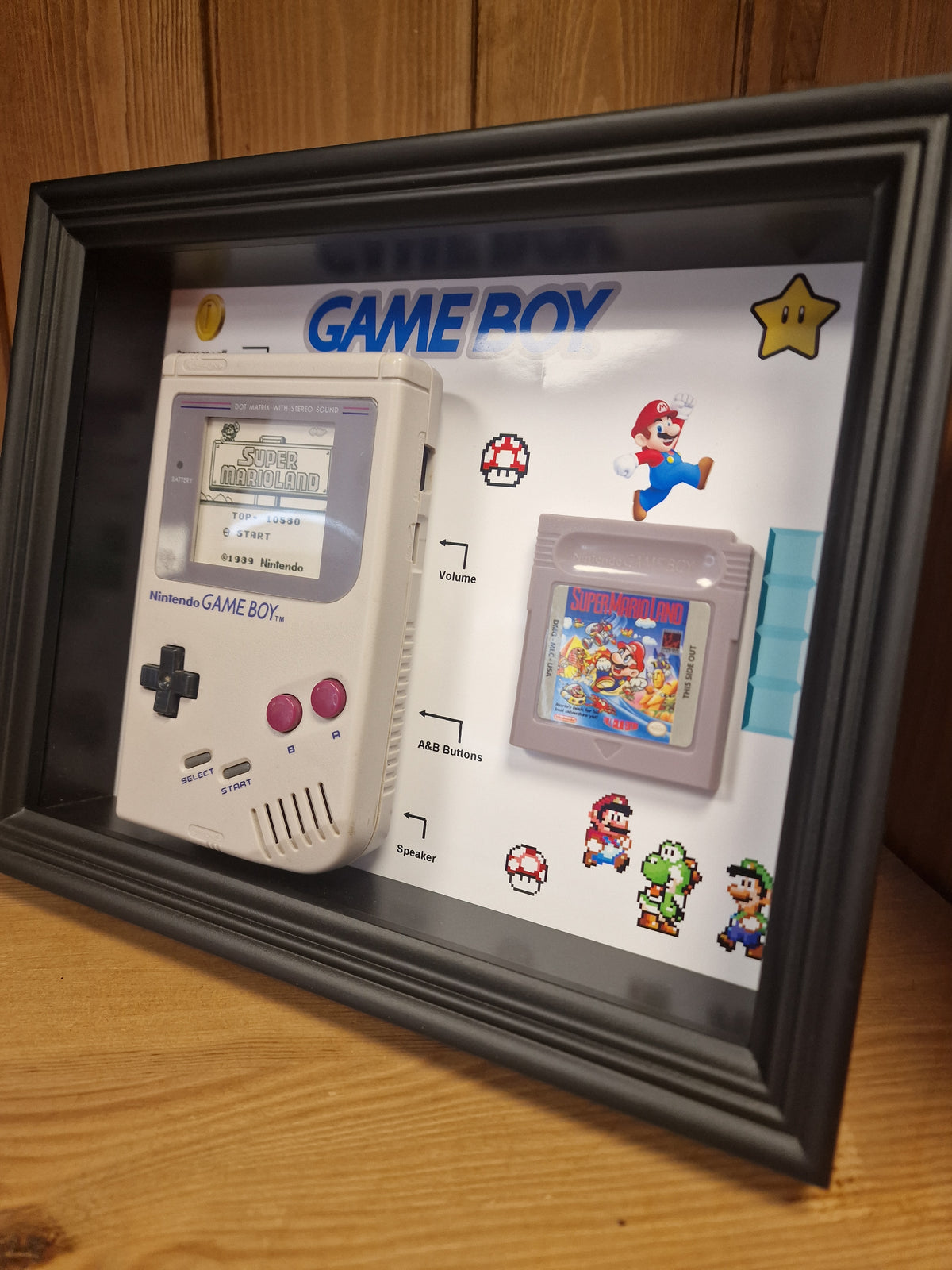 Cadre Game Boy Vintage – Console Nintendo + Jeu – Déco Rétro Gaming 20x25 cm