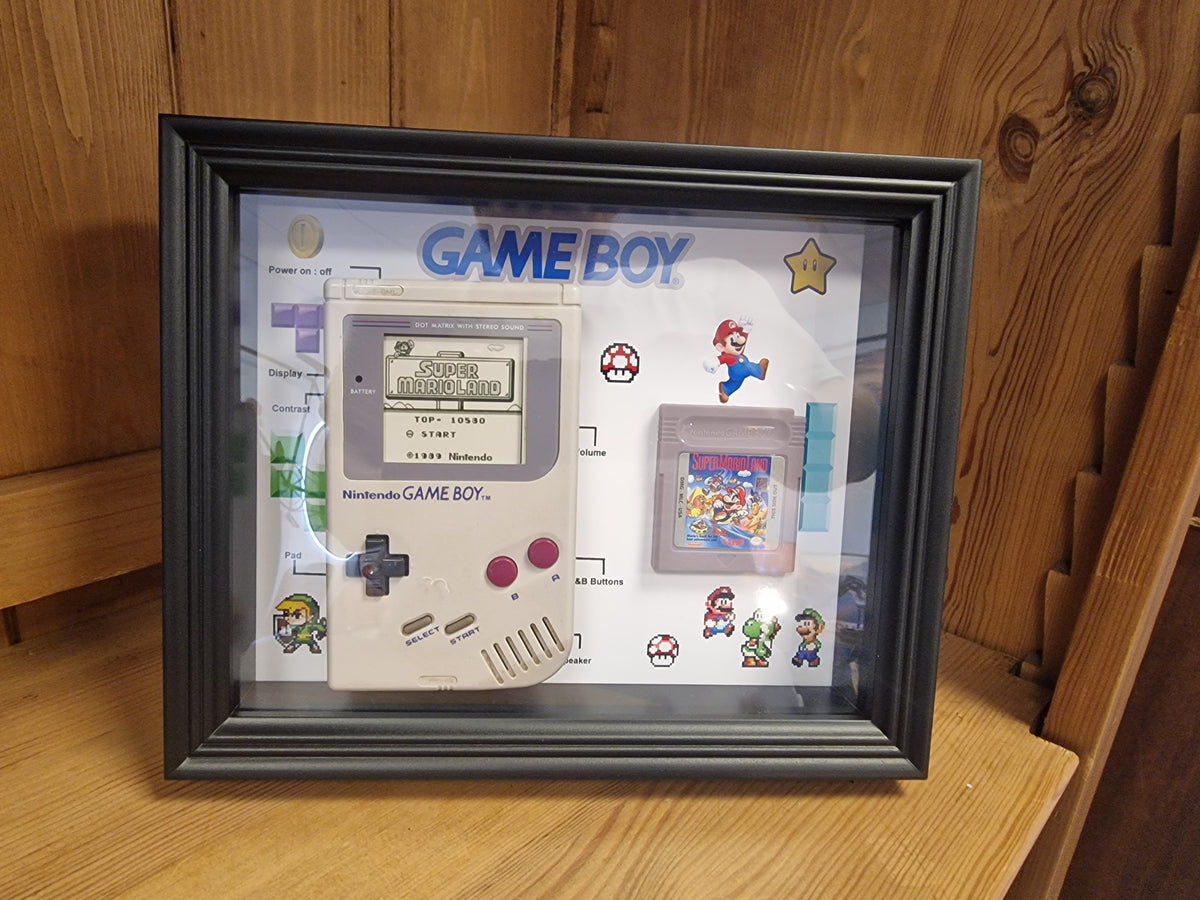 Cadre Game Boy Vintage – Console Nintendo + Jeu – Déco Rétro Gaming 20x25 cm