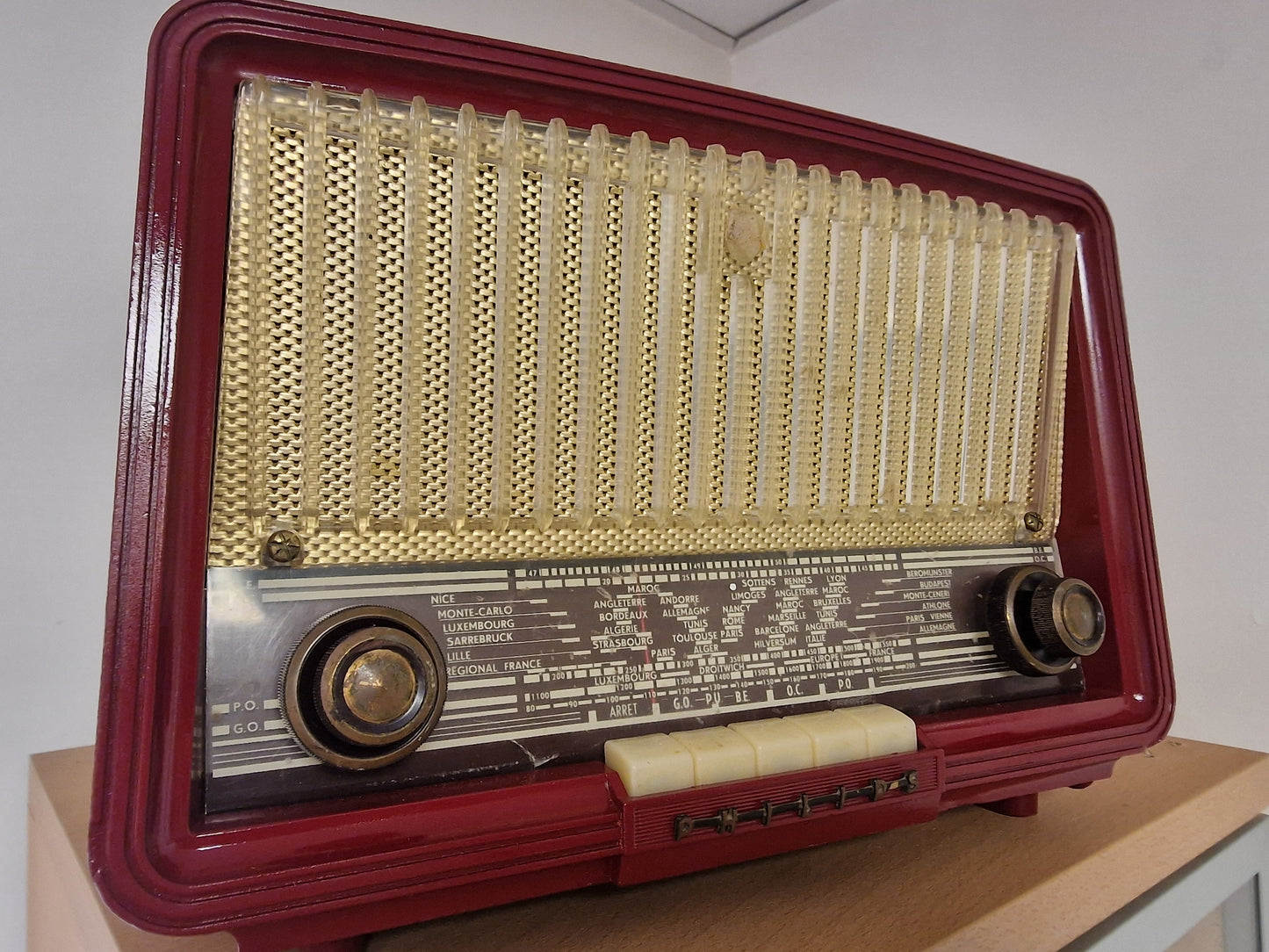 Enceinte Bluetooth Vintage Philips Rouge – Rénovée, Authentique ancienne radio