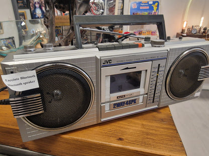 Boombox JVC Vintage – Enceinte Bluetooth Rénovée avec Radio d’Origine & Batterie Rechargeable