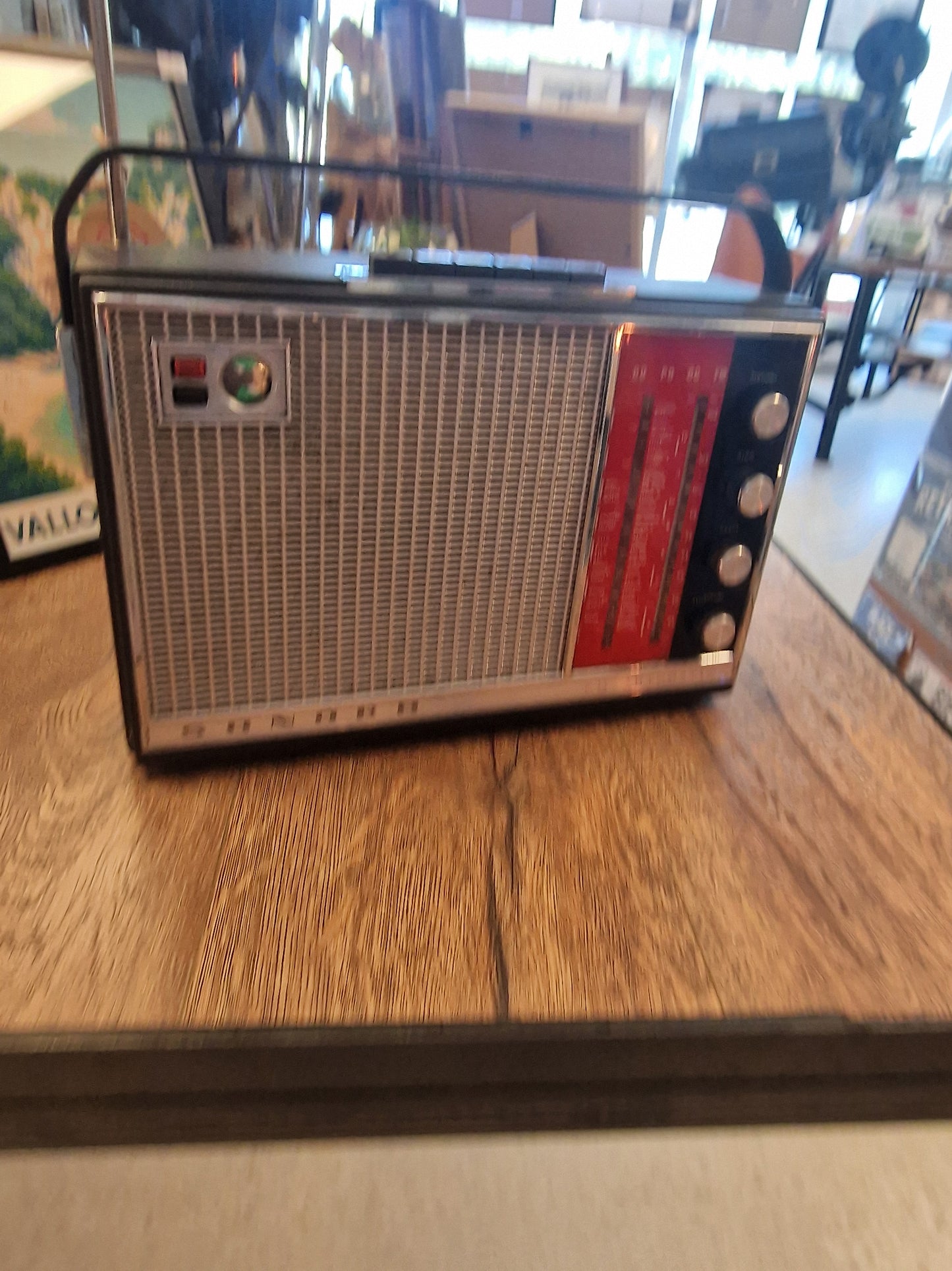 Radio vintage SONORA transformée en enceinte Bluetooth – Batterie rechargeable – Pièce unique