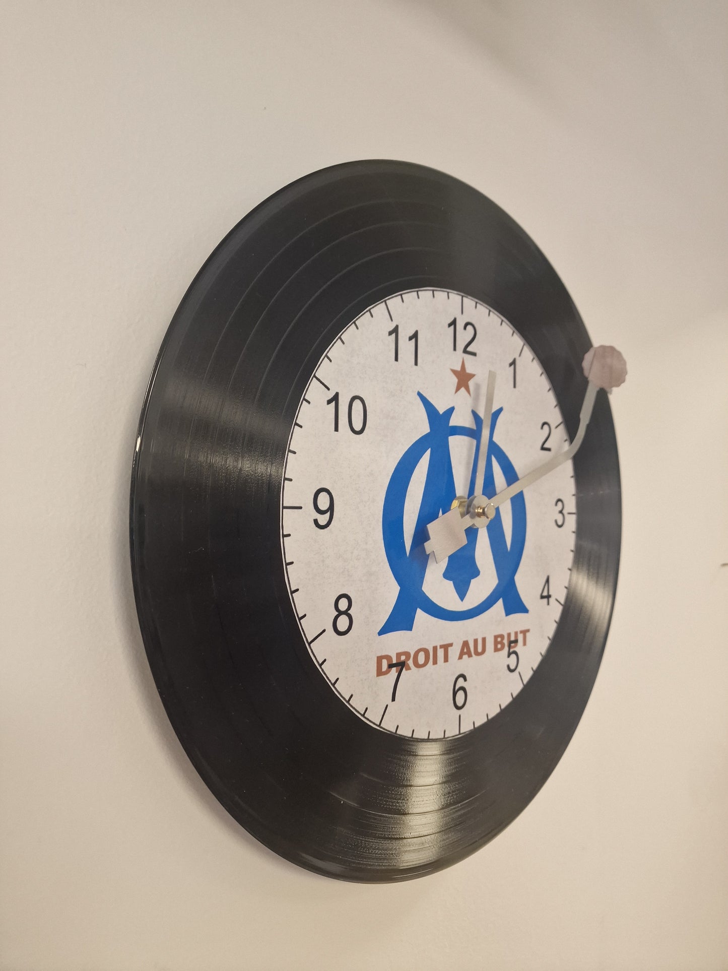 Horloge Vinyle l'olympique marseillais – Une Horloge Vintage Unique pour les Fans de l'om