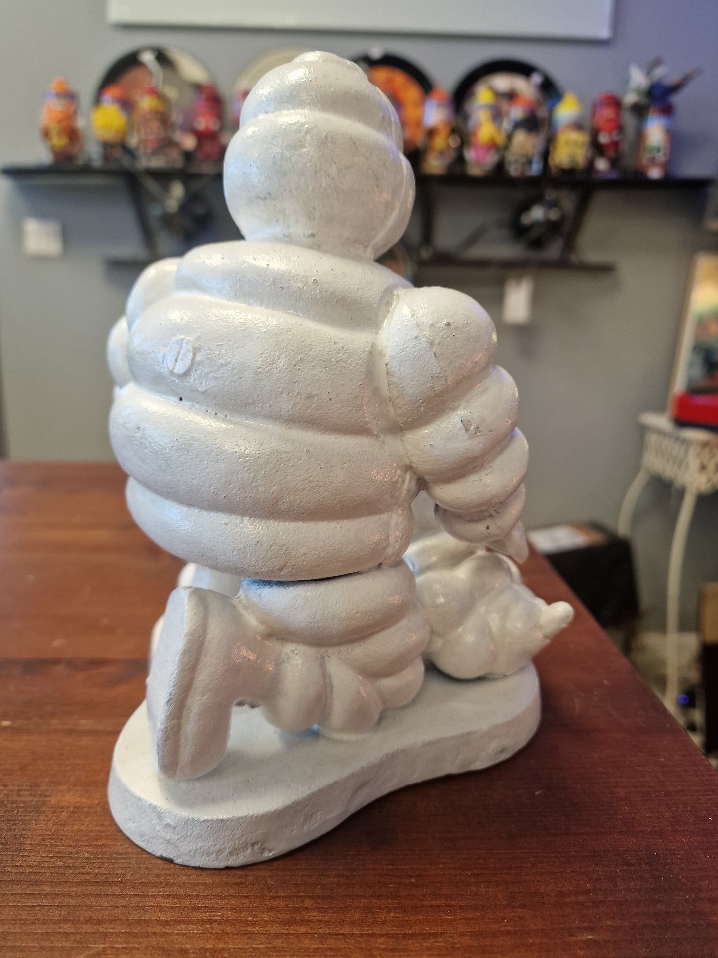 Statuette Michelin Bibendum en fonte avec chien – Sculpture publicitaire vintage en métal 20 cm