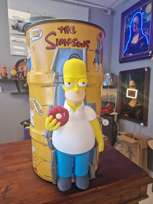 Table d’appoint Simpson en bidon recyclé 60L – Meuble industriel lumineux avec Homer rétroéclairé – Décoration Pop Culture Vintage