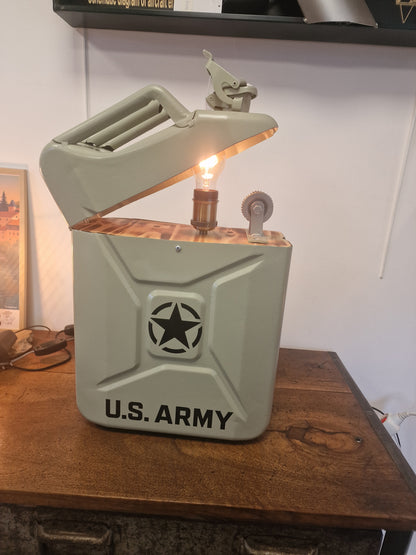 Lampe jerrican US Army artisanale – Lampe briquet vintage en métal – Création unique Made in Ardèche