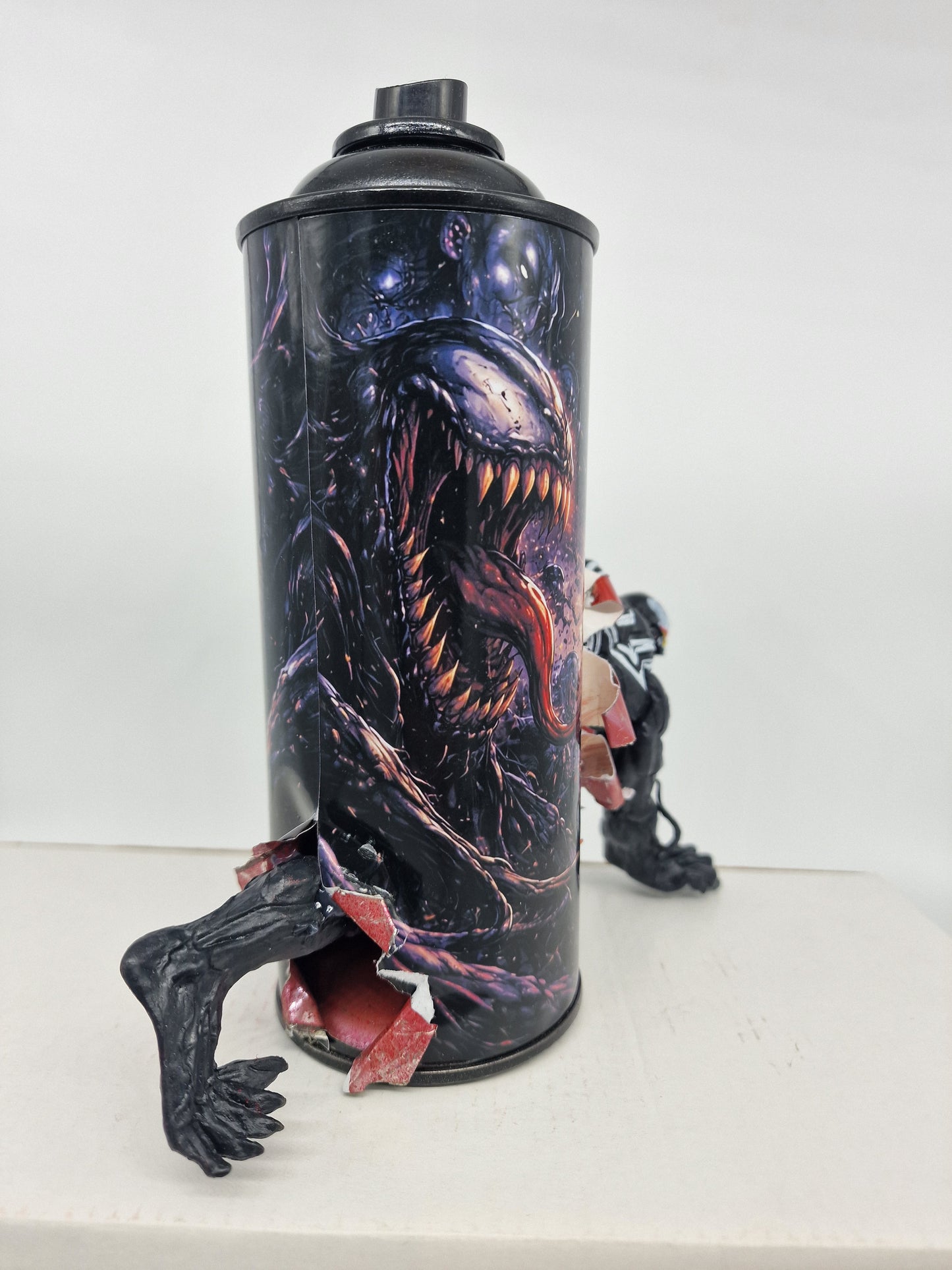 Bombe de peinture custom marvel – Figurine venom pop culture artisanale