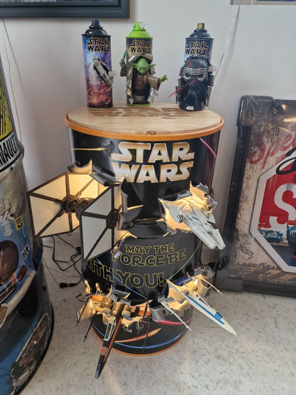 Table d’appoint Star Wars artisanale – Bidon 60L effet explosion avec vaisseaux 3D et éclairage LED