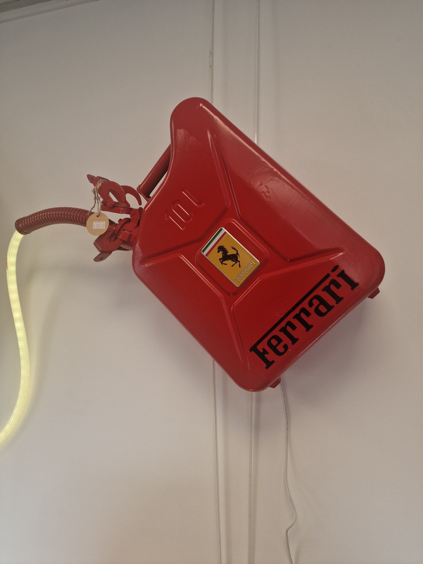 Lampe Jerrycan Ferrari – Luminaire Design RGB Fait Main