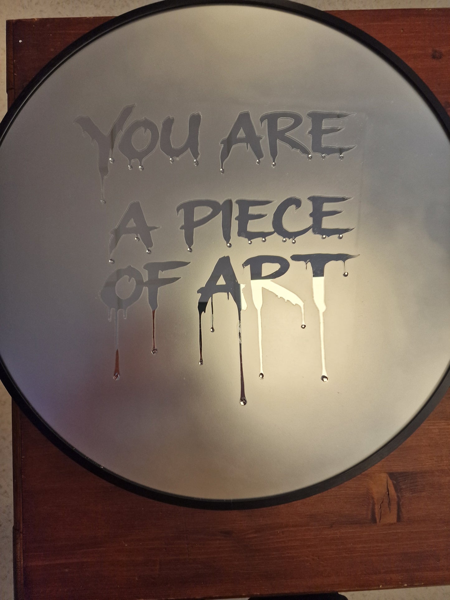 Miroir rond design artistique – “You Are A Piece Of Art” – Décoration murale originale style obscur