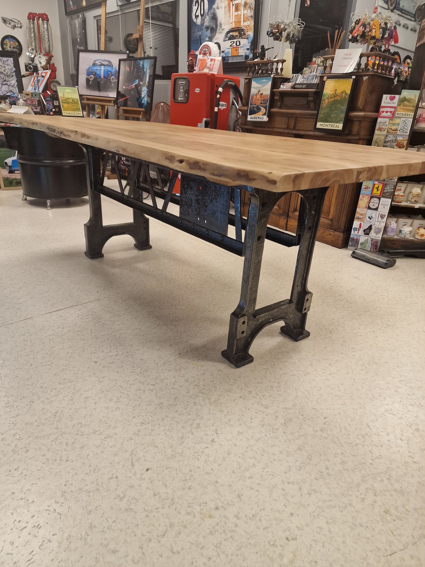 Table industrielle vintage 200 cm – Pieds de machine industrielle anciens & poutres rivetées