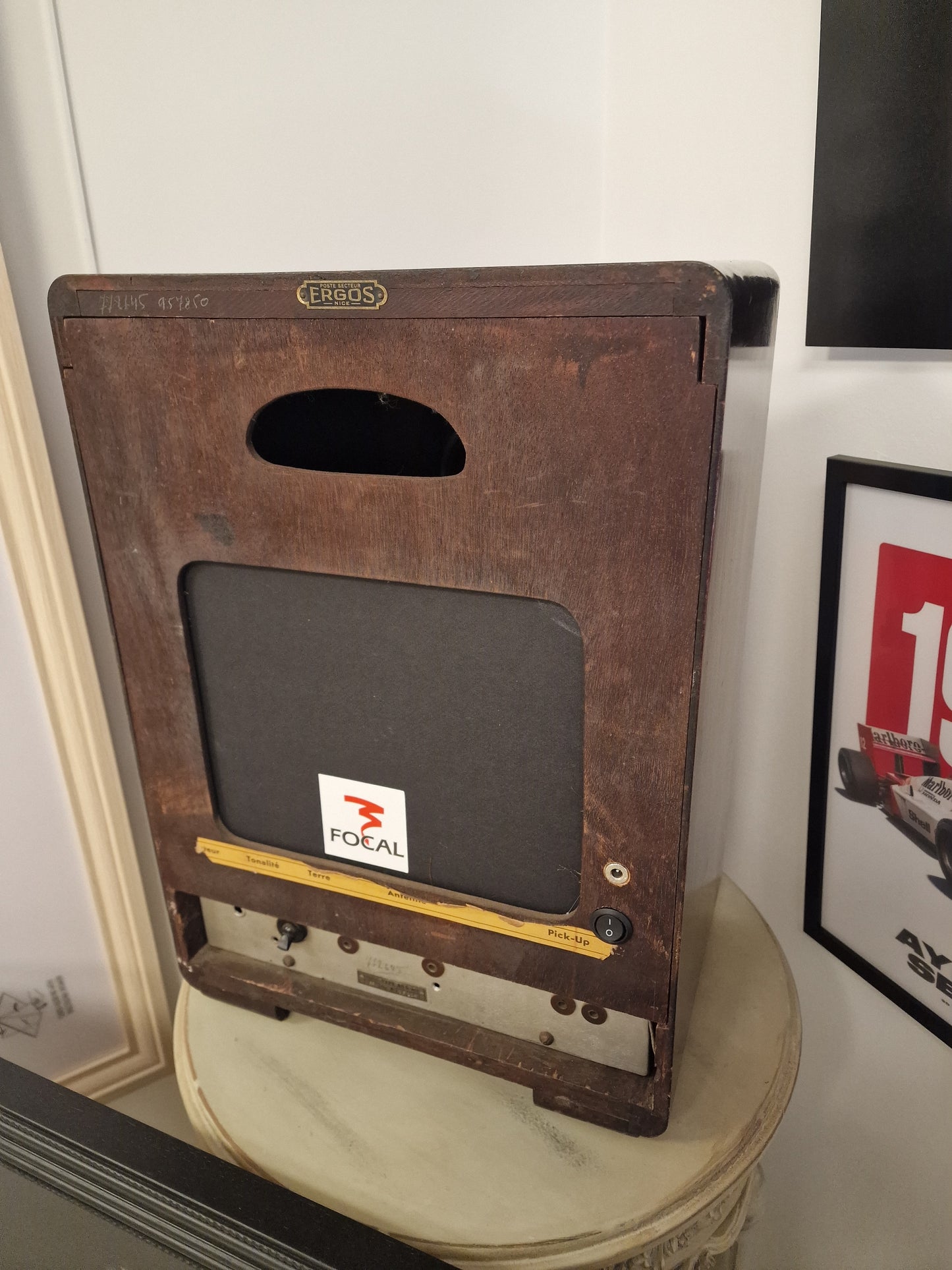 Radio vintage restaurée & transformée en enceinte Bluetooth Focal – Pièce unique