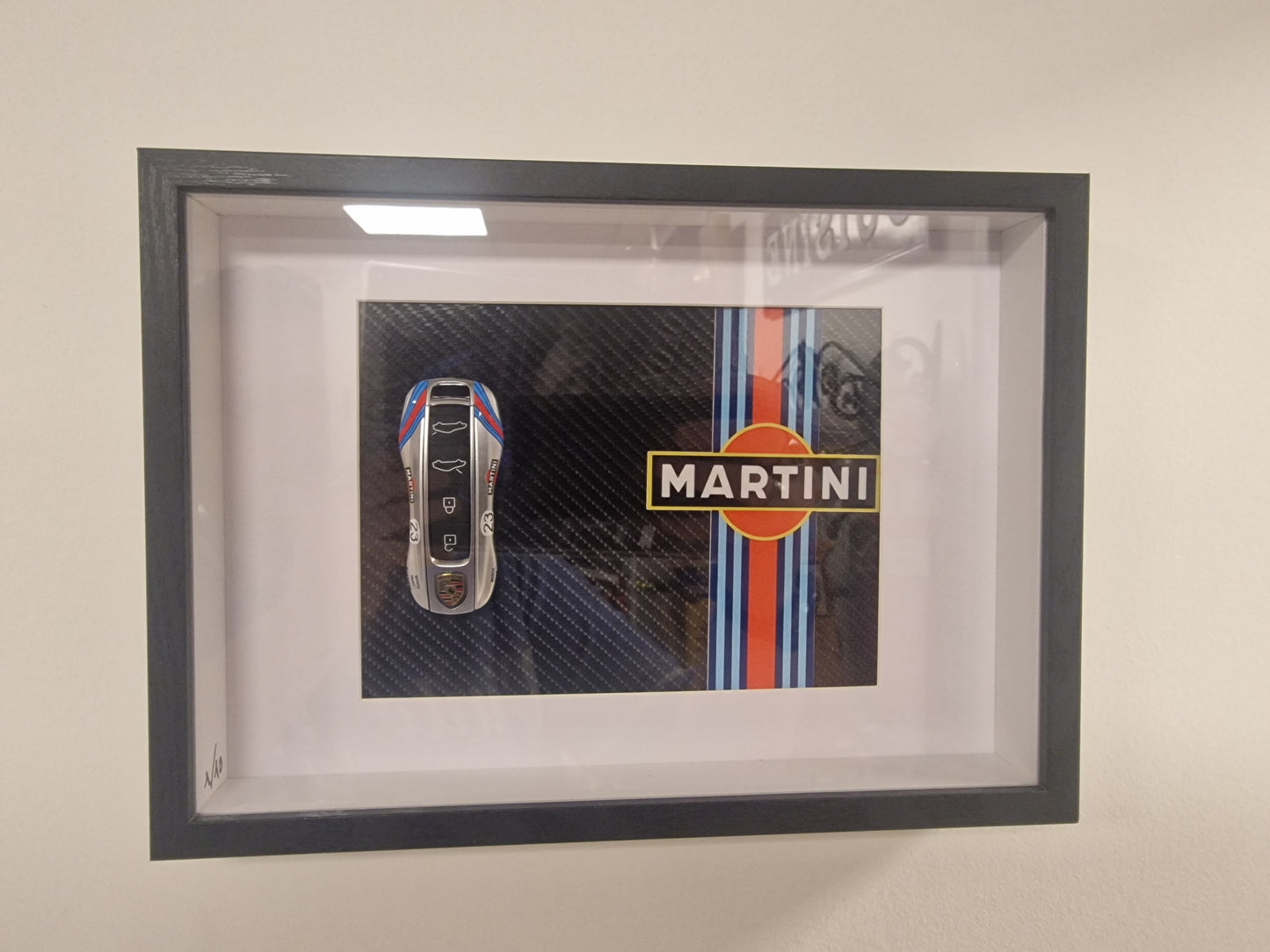 Cadre A4 – Clé Porsche Supercar Design Martini – Édition Limitée (10 exemplaires)