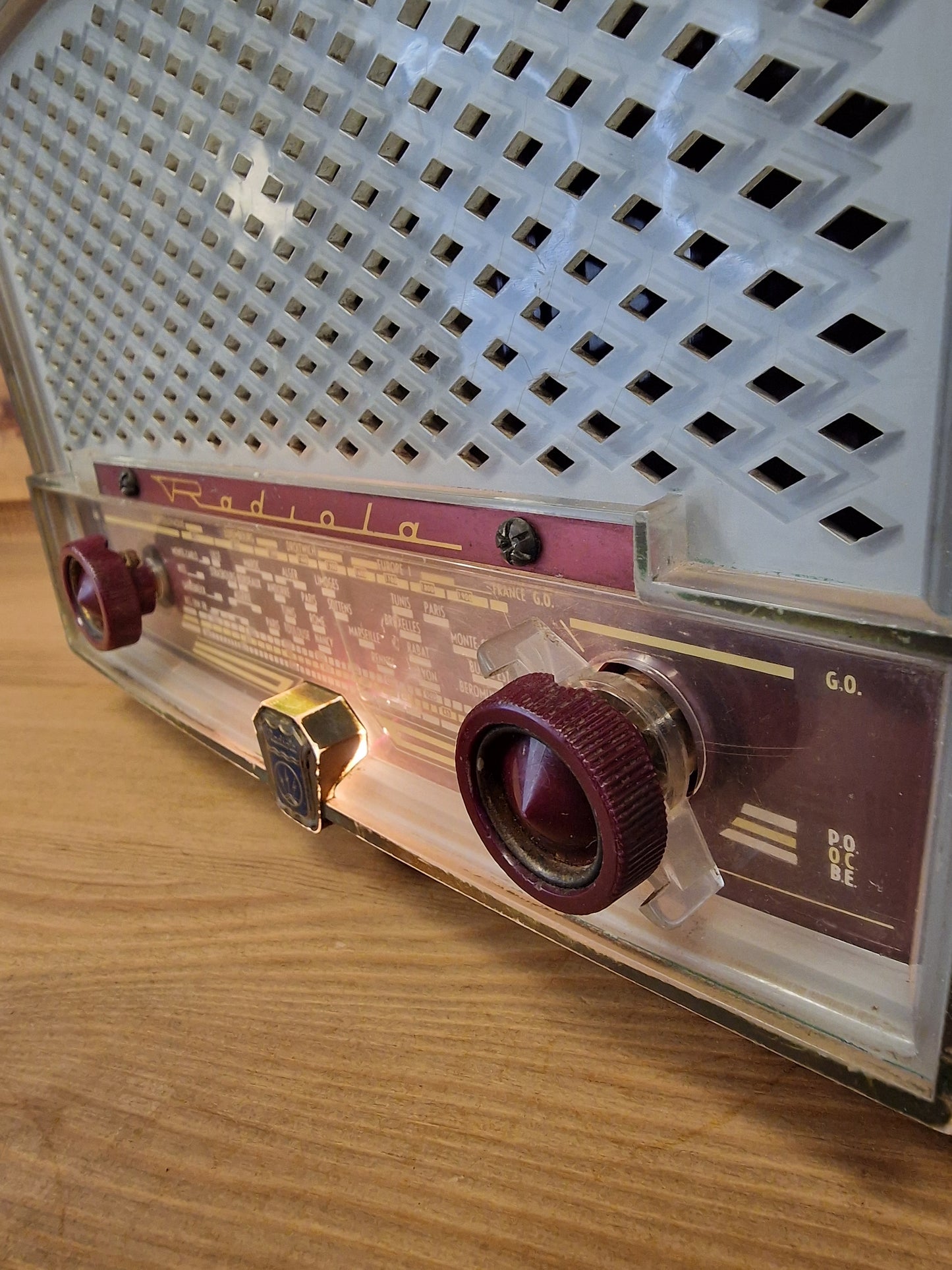 Enceinte Bluetooth Vintage Radiola – Rétro-Éclairée & Rechargeable .ancienne radio