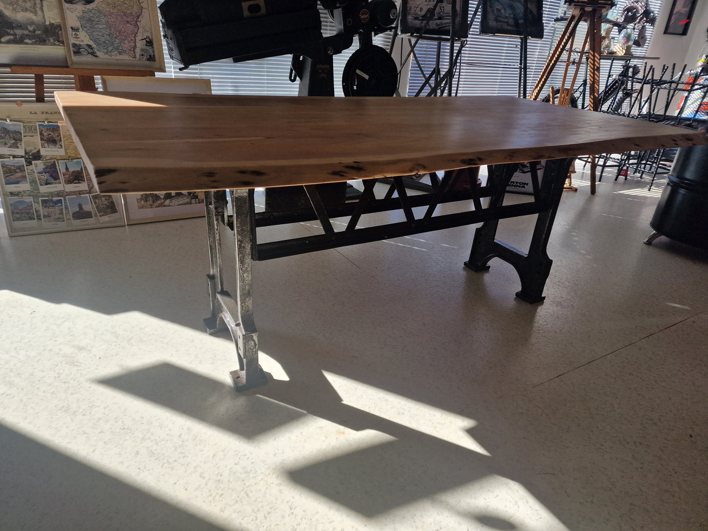 Table industrielle vintage 200 cm – Pieds de machine industrielle anciens & poutres rivetées