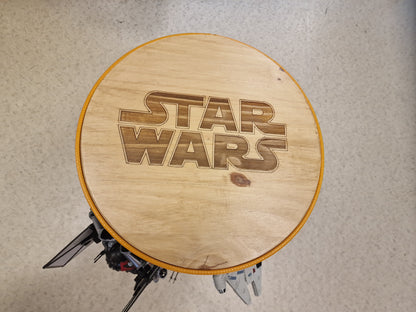 Table d’appoint Star Wars artisanale – Bidon 60L effet explosion avec vaisseaux 3D et éclairage LED