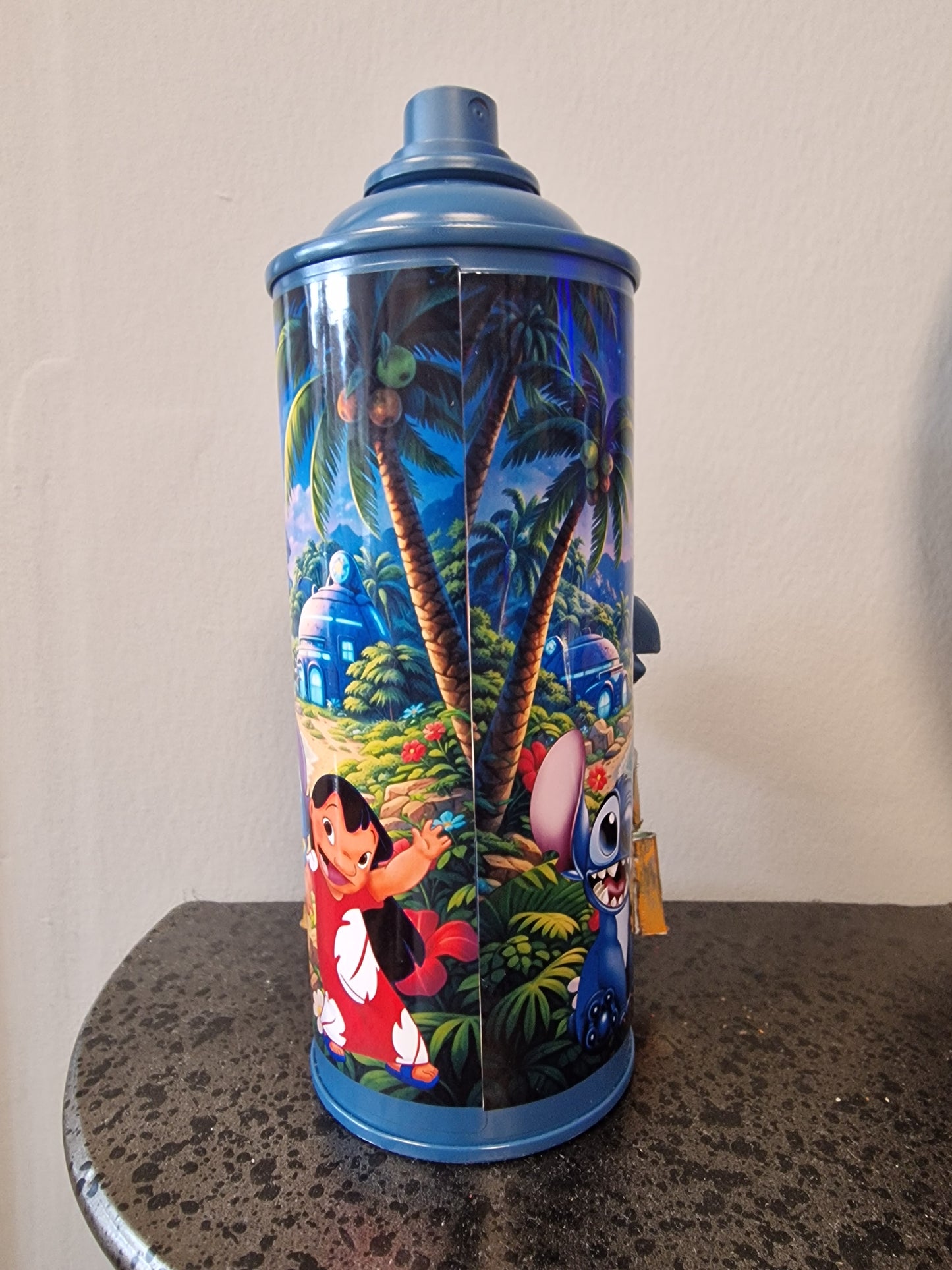 Bombe de peinture custom lilo et stitch – Figurine stitch pop culture artisanale