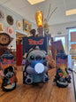 Lampe Stitch – Bidon métal customisé avec figurine lumineuse – Décoration Disney – Création artisanale