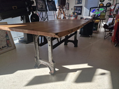 Table industrielle vintage 200 cm – Pieds de machine industrielle anciens & poutres rivetées