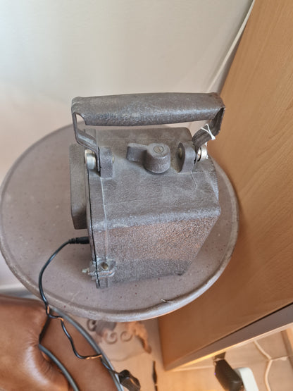 Lampe industrielle sncf vintage   – Création artisanale unique