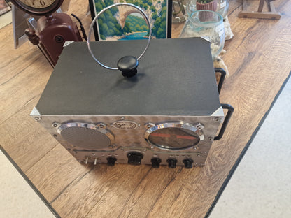 Radio Spirit of St. Louis vintage convertie en enceinte Bluetooth rechargeable – Double système indépendant – Pièce unique