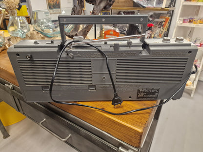 Boombox JVC Vintage – Enceinte Bluetooth Rénovée avec Radio d’Origine & Batterie Rechargeable