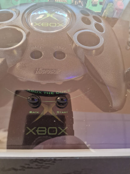 Cadre Xbox Original Controller "Duke" – Manette Xbox démontée – Tableau gaming rétro 30x30 – Déco gamer vintage