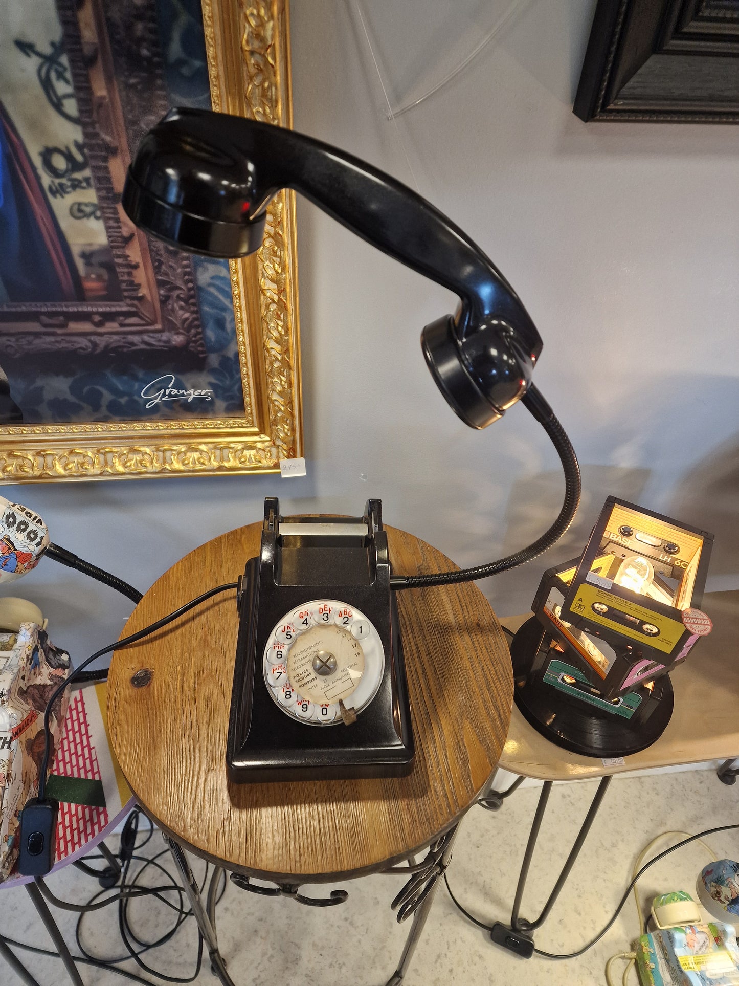 Lampe vintage upcyclée – téléphone  transformé en lampe industrielle