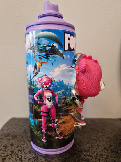 Bombe de peinture customisée Fortnite – Cuddle Team Leader | Décoration gaming artisanale unique