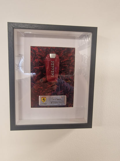 Cadre clé Ferrari A4 – Clé Ferrari Rouge | Décoration Murale Automobile de Collection