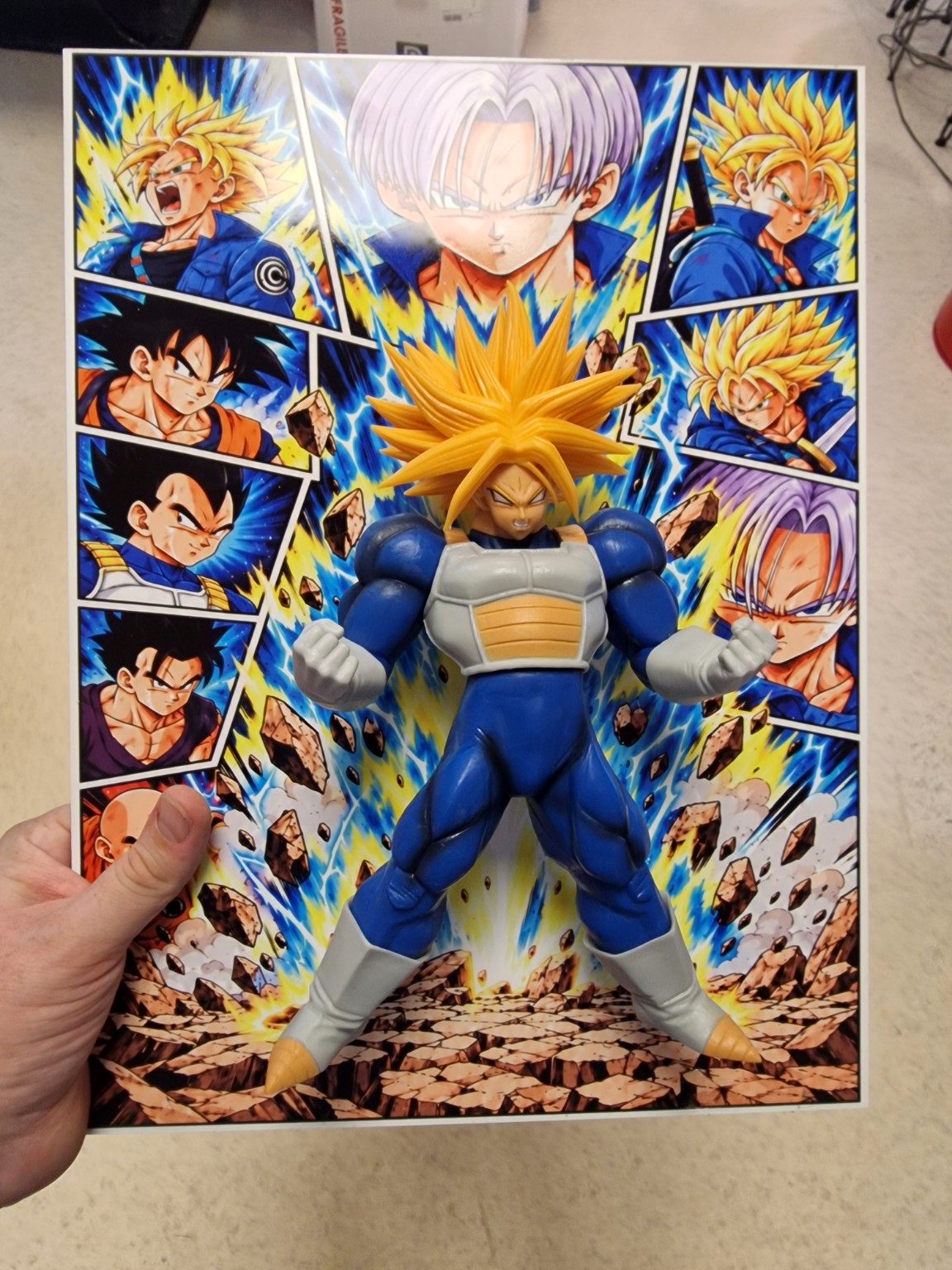 Tableau Dragon Ball Z Trunks Super Saiyan avec figurine 3D sur Alupanel 30 x 40 cm - photo 10 - VINTAGEDISON Ardèche