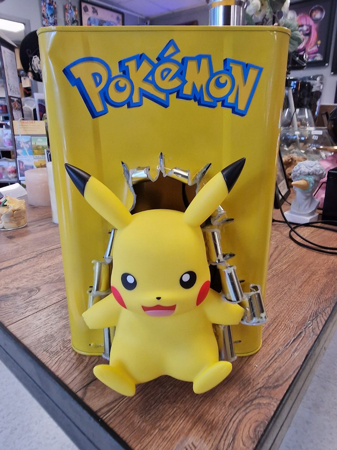 Lampe Pikachu Pokémon bidon vintage upcycling VINTAGEDISON - vue 1